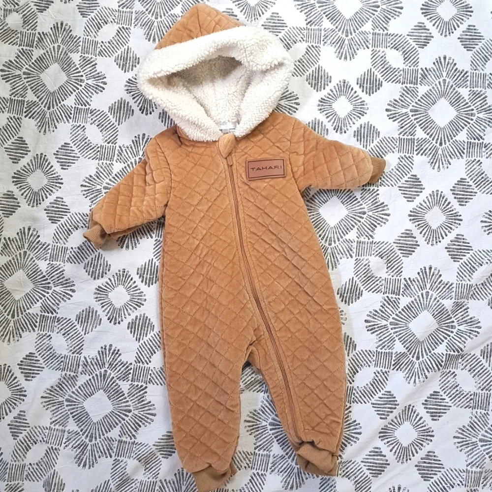 Tahari Baby quilted velour fleece lined hood full zip onesie sz6-9mos